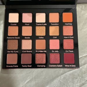 Violet Voss eyeshadow palette.